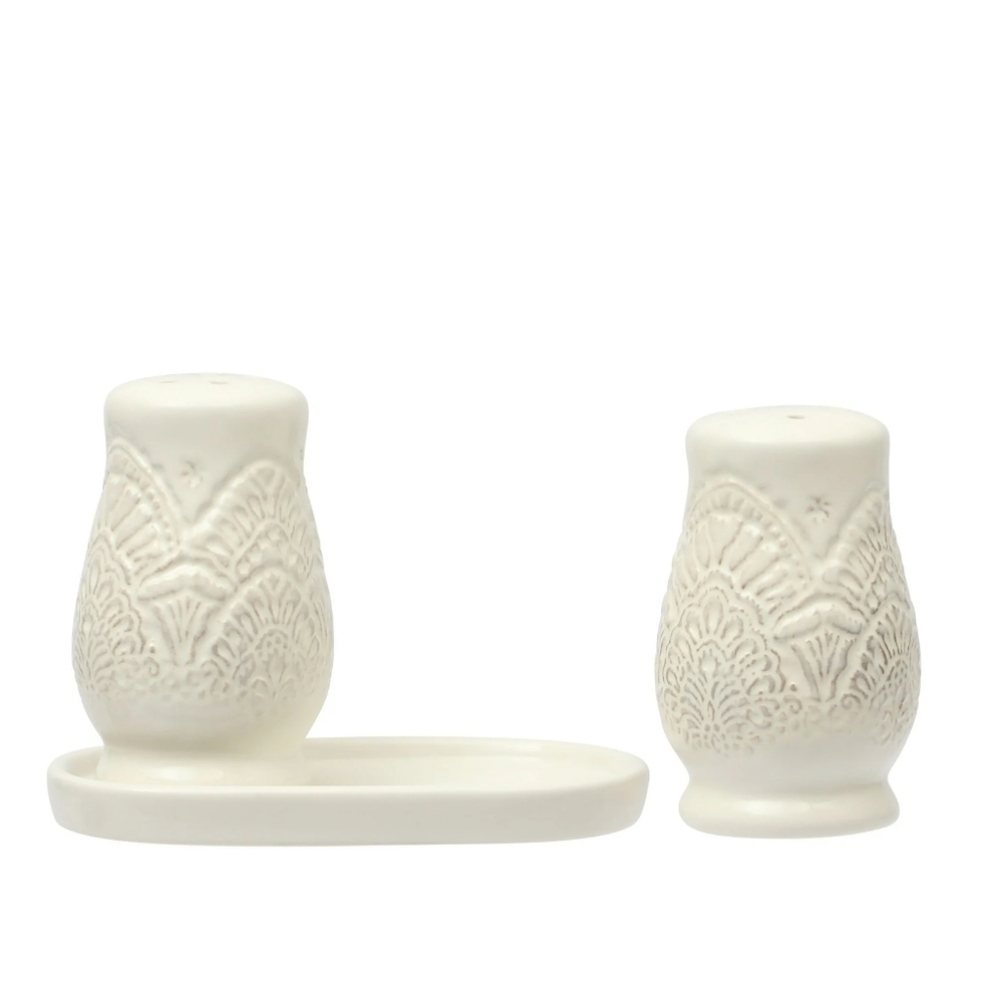 💕 2025 Pioneer Woman Vintage Lace  Cream Salt and Pepper Shaker Set - Picture 4 of 5